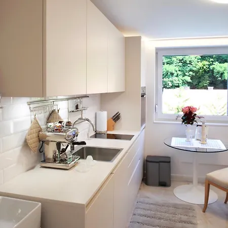 Pinia Centre Modern Apartmán *