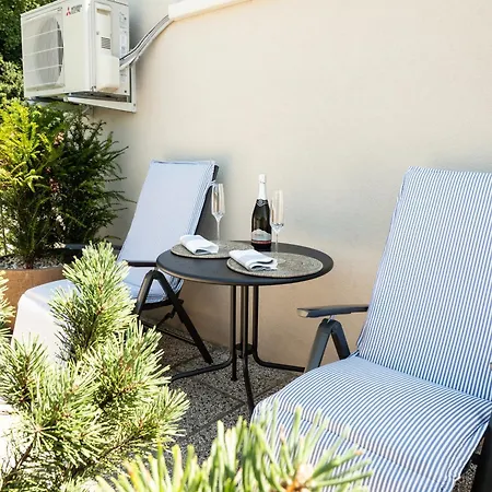 Pinia Centre Modern With Shared Bathroom Liubliana