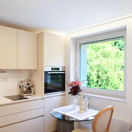 Pinia Centre Modern Apartment