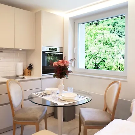 Apartmán Pinia Centre Modern With Shared Bathroom *