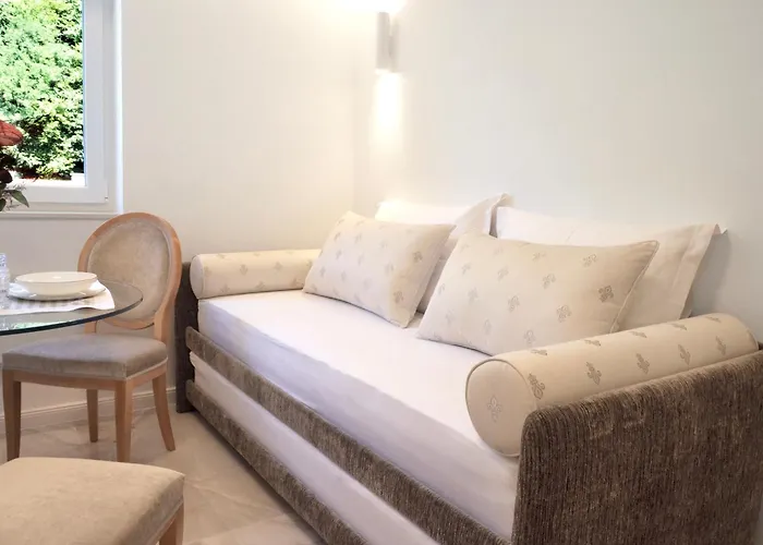 Pinia Centre Modern With Shared Bathroom *