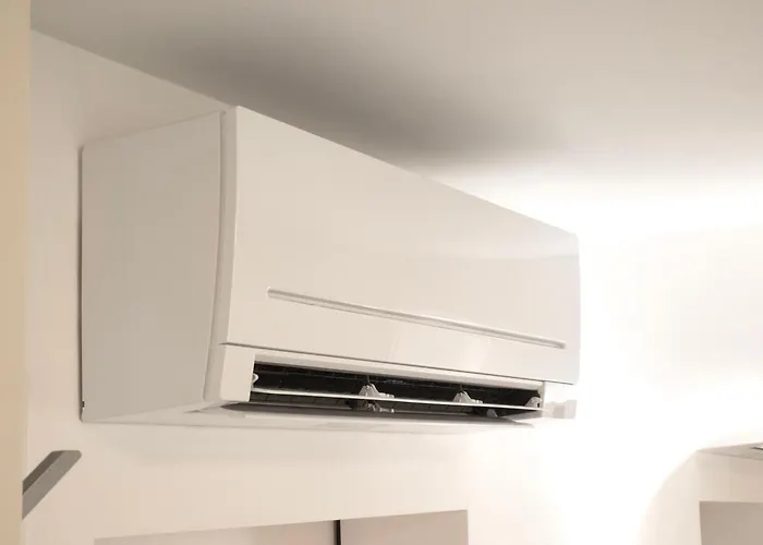 Pinia Centre Modern With Shared Bathroom *