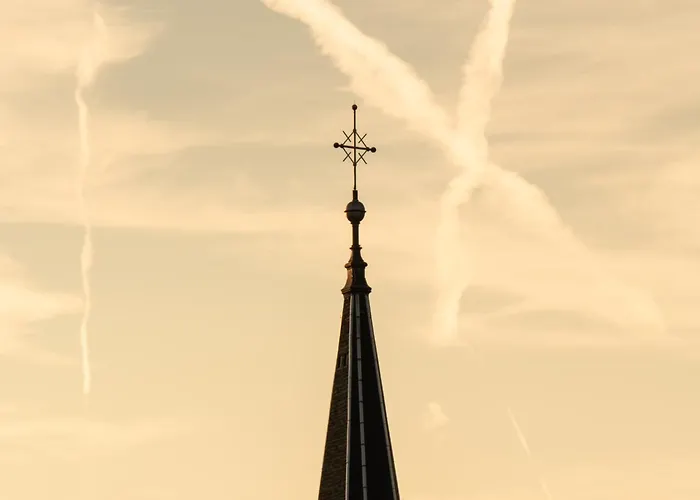 Pinia Centre Modern With Shared Bathroom *