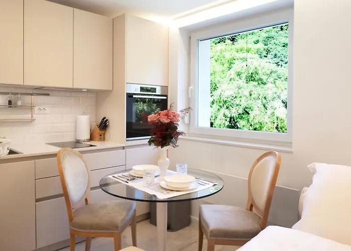 Apartmán Pinia Centre Modern With Shared Bathroom *