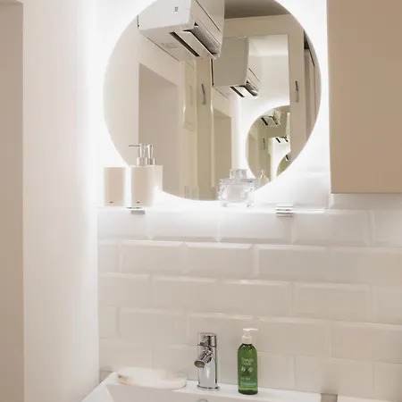 Pinia Centre Modern With Shared Bathroom Διαμέρισμα